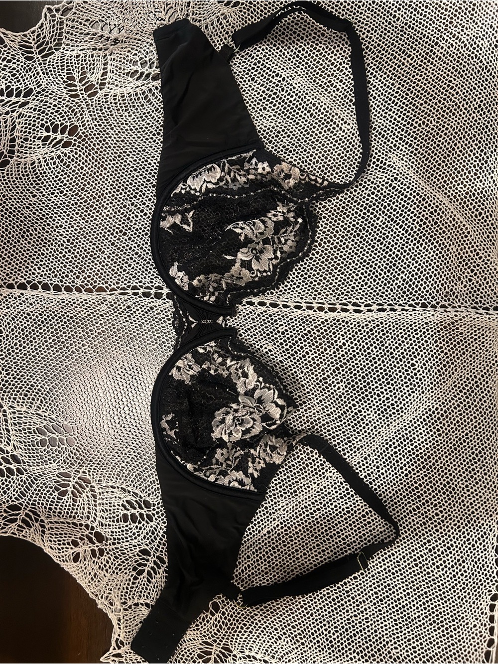 Victoria's Secret Black and White Floral Lace Underwire Bra